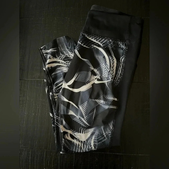 Nike dri fit capris leggings Small - Picture 1 of 5